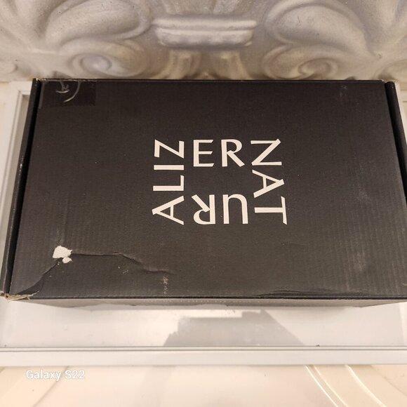 Naturalizer "Hilma" dark gold Sandals. NIB. Size 7.5 Wide - Picture 10 of 11